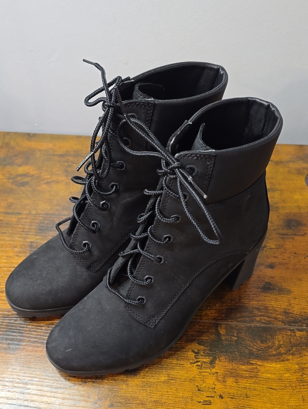 Timberland Kinsley 6-Inch Black Nubuck Heeled Boots Size 9